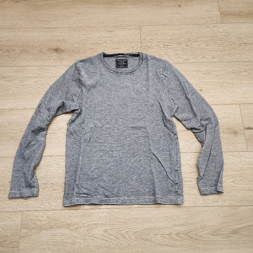 Abercrombie & Fitch Muscle Fitted Crewneck, Fits like Small